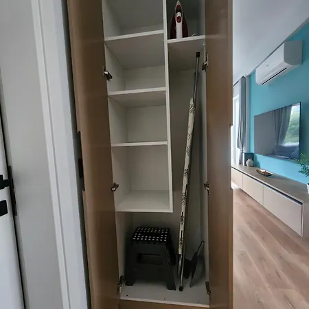 Modern Coastal Apartment, 3 Min Walk To The