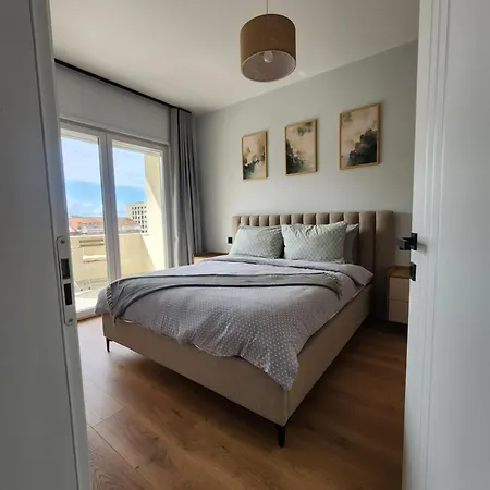 Modern Coastal Apartment, 3 Min Walk To The *