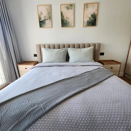 Lejlighed Modern Coastal Apartment, 3 Min Walk To The