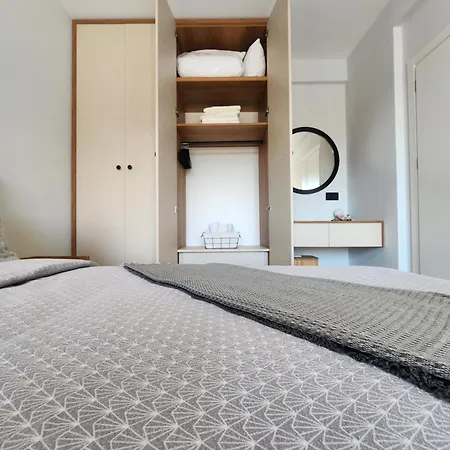 Modern Coastal Apartment, 3 Min Walk To The Lejlighed