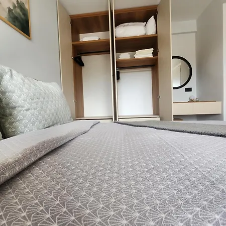 Lejlighed Modern Coastal Apartment, 3 Min Walk To The