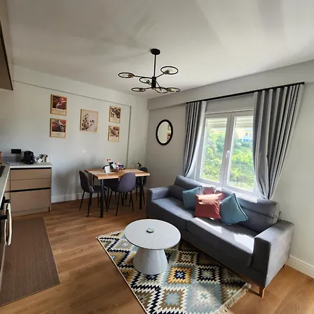Lejlighed Modern Coastal Apartment, 3 Min Walk To The