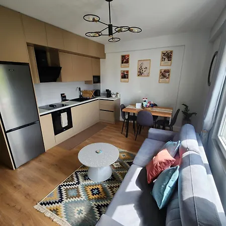 Apartamento Modern Coastal Apartment, 3 Min Walk To The