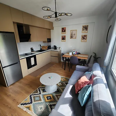 Modern Coastal Apartment, 3 Min Walk To The Durrës