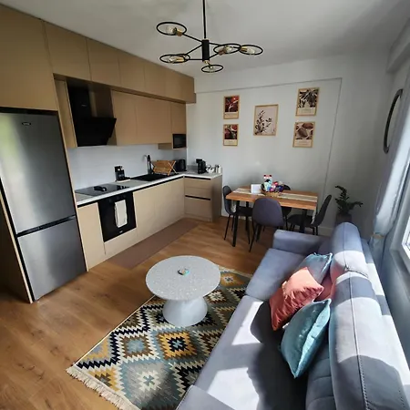 Modern Coastal Apartment, 3 Min Walk To The *