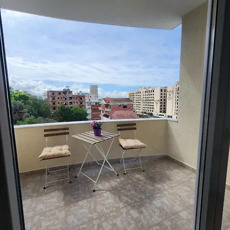 Apartamento Modern Coastal Apartment, 3 Min Walk To The