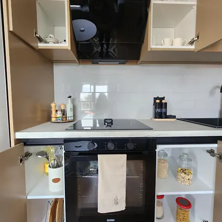 Modern Coastal Apartment, 3 Min Walk To The