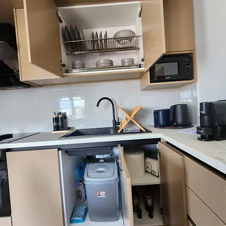 Lejlighed Modern Coastal Apartment, 3 Min Walk To The